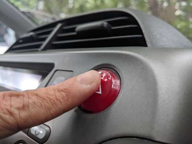 Процедура замены предохранителя ближнего света на Рено Дастер