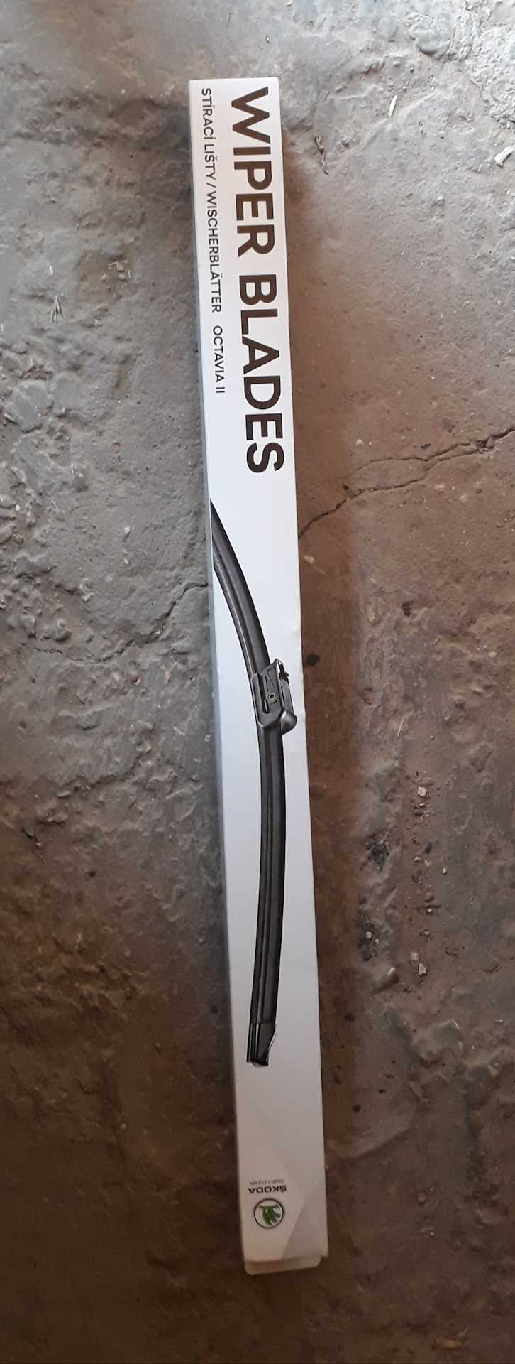 Как самостоятельно заменить щетки стеклоочистителя на автомобиле Шкода Октавия А5 — пошаговая инструкция с фото